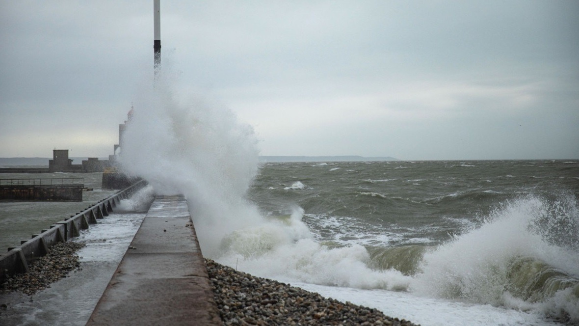 Intempéries : Vagues dangereuses prévues sur les côtes atlantiques et méditerranéennes 
