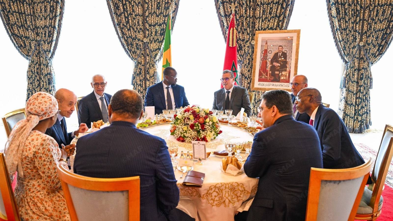 SM le Roi offre un déjeuner en l’honneur du Premier ministre sénégalais et la délégation l’accompagnant