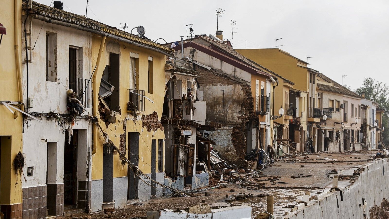 Espagne: De violentes intempéries privent d’électricité 170.000 personnes en Andalousie