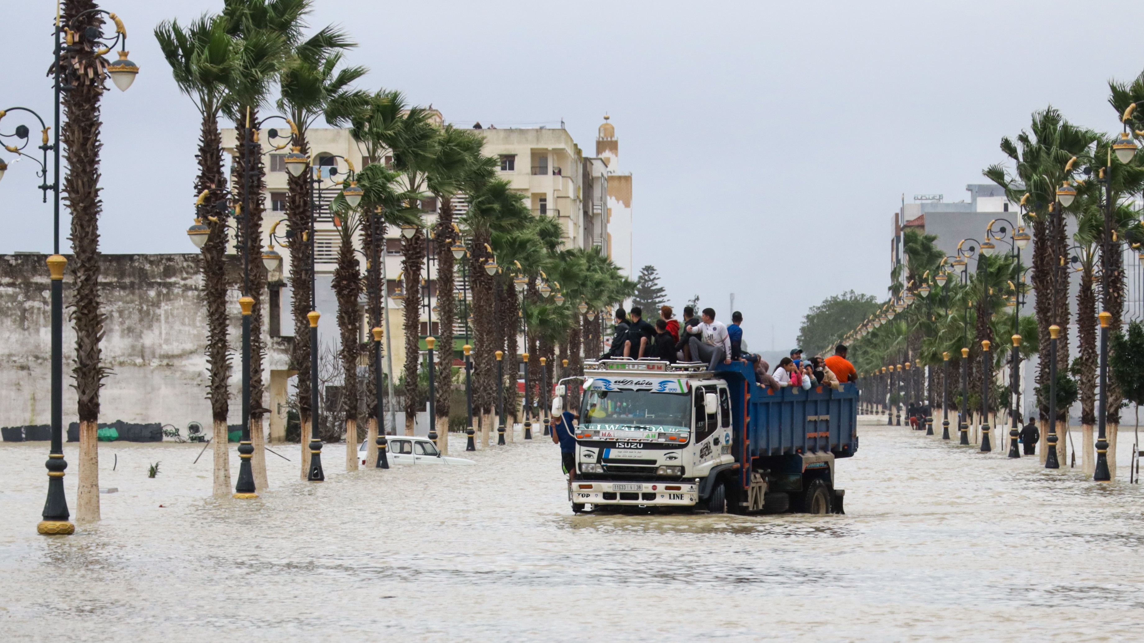 Ksar El Kébir : les interventions en cours, les FAR en renfort (Le point sur les inondations)   