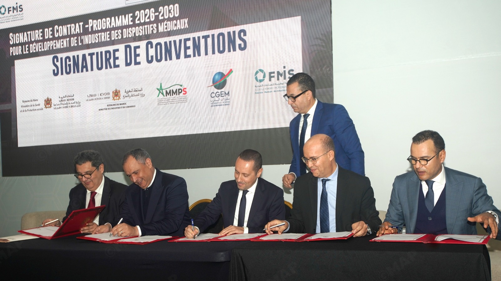 Dispositifs médicaux : signature d'une convention-cadre pour réduire la dépendance aux importations