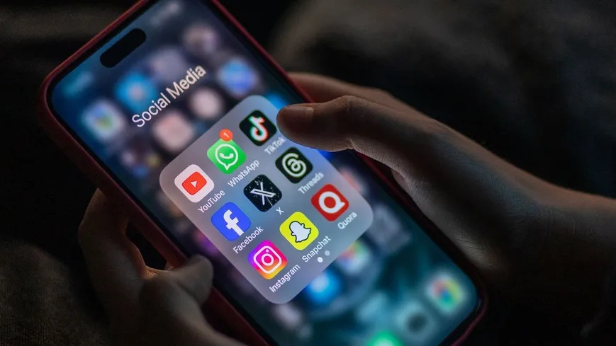 Réseaux sociaux : des députés appellent à interdire l'accès aux mineurs de moins de 15 ans 