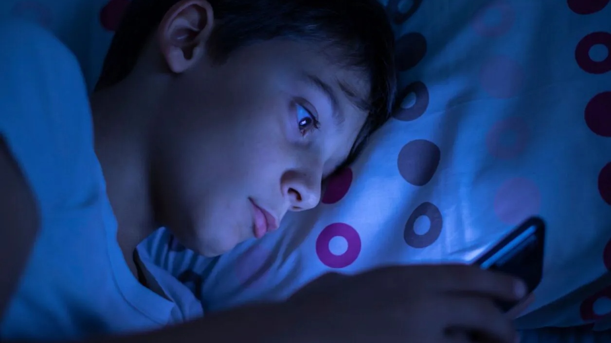 Réseaux sociaux  : Le Maroc devra-t-il interdire l’accès aux mineurs ?