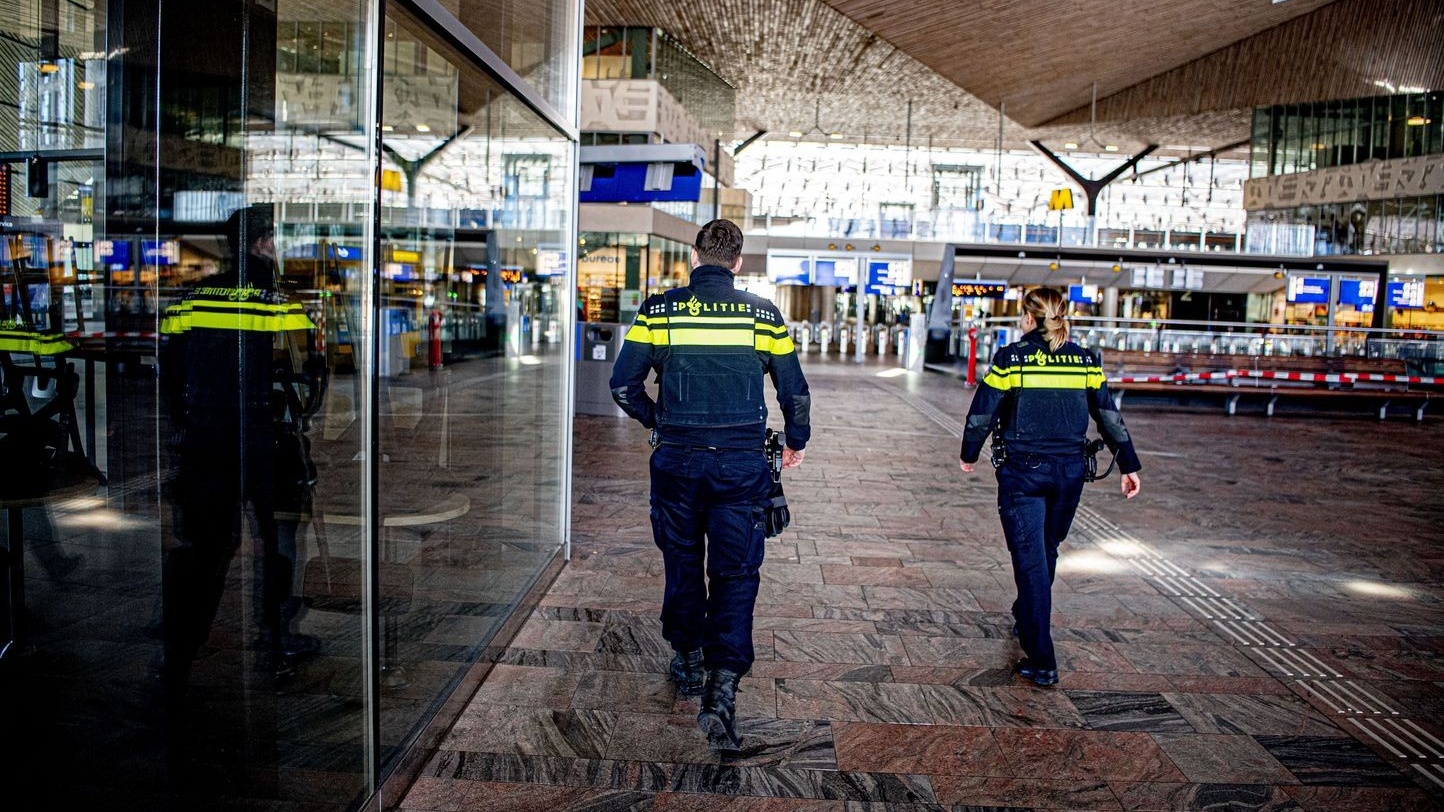 Fusillade de Rotterdam : le Maroc livre aux Néerlandais un suspect de 30 ans en fuite depuis février 2025