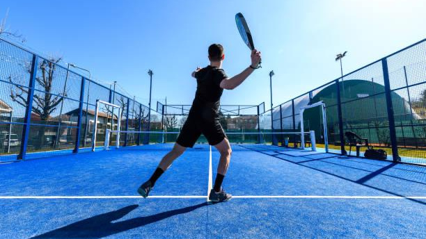 Le padel à Marrakech : Un sport-loisir au cœur des mutations de l’économie urbaine