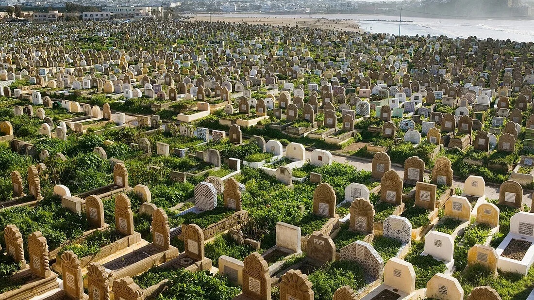 La Cour des comptes met en garde contre le risque de saturation des cimetières 