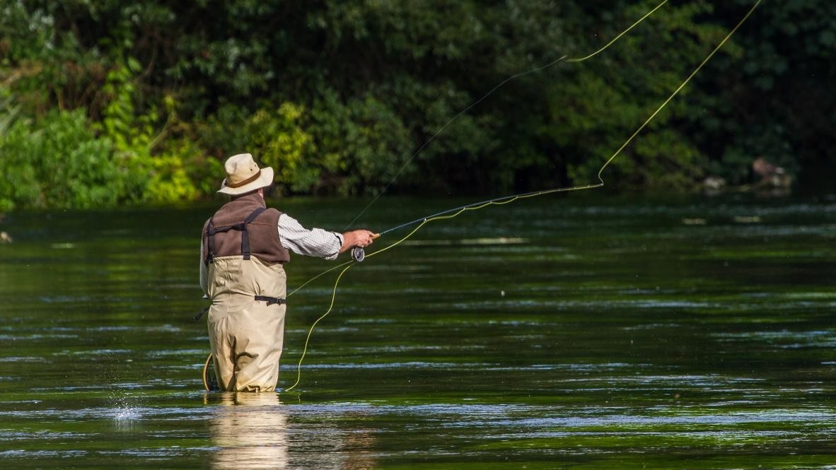 Pêche dans les eaux continentales : le gouvernement adopte un décret pour encadrer les pratiques