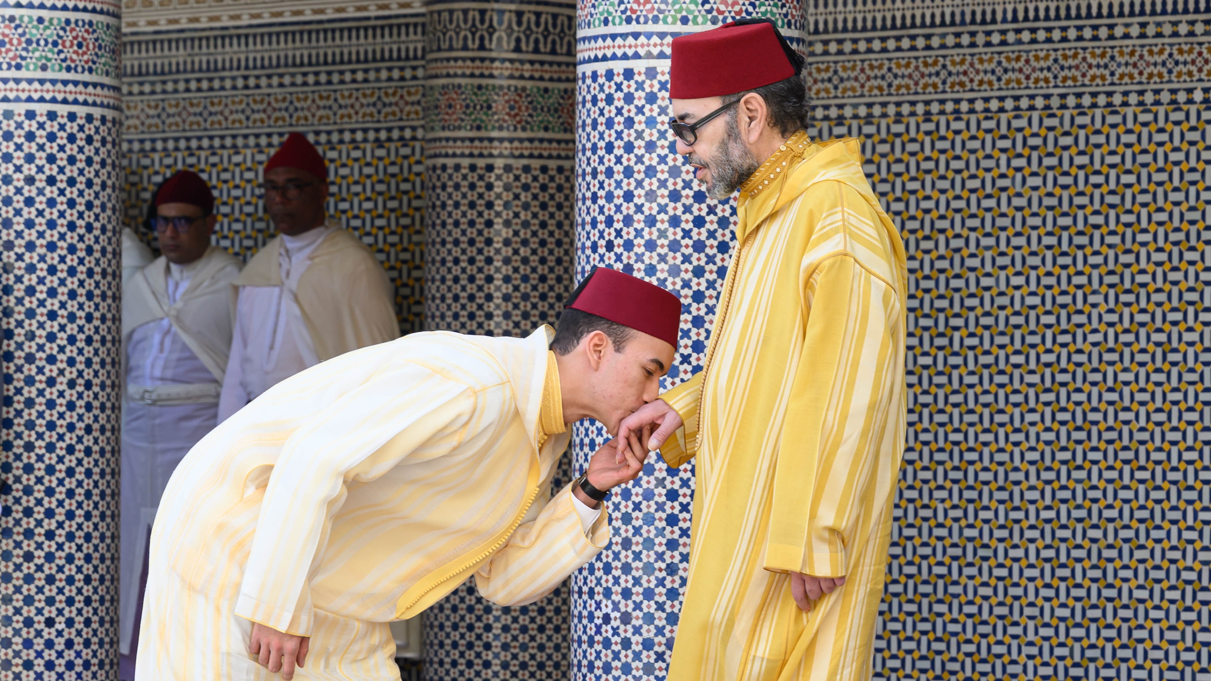 SM le Roi accomplit la prière de l'Aïd Al-Fitr à la mosquée "Ahl Fès" à Rabat 