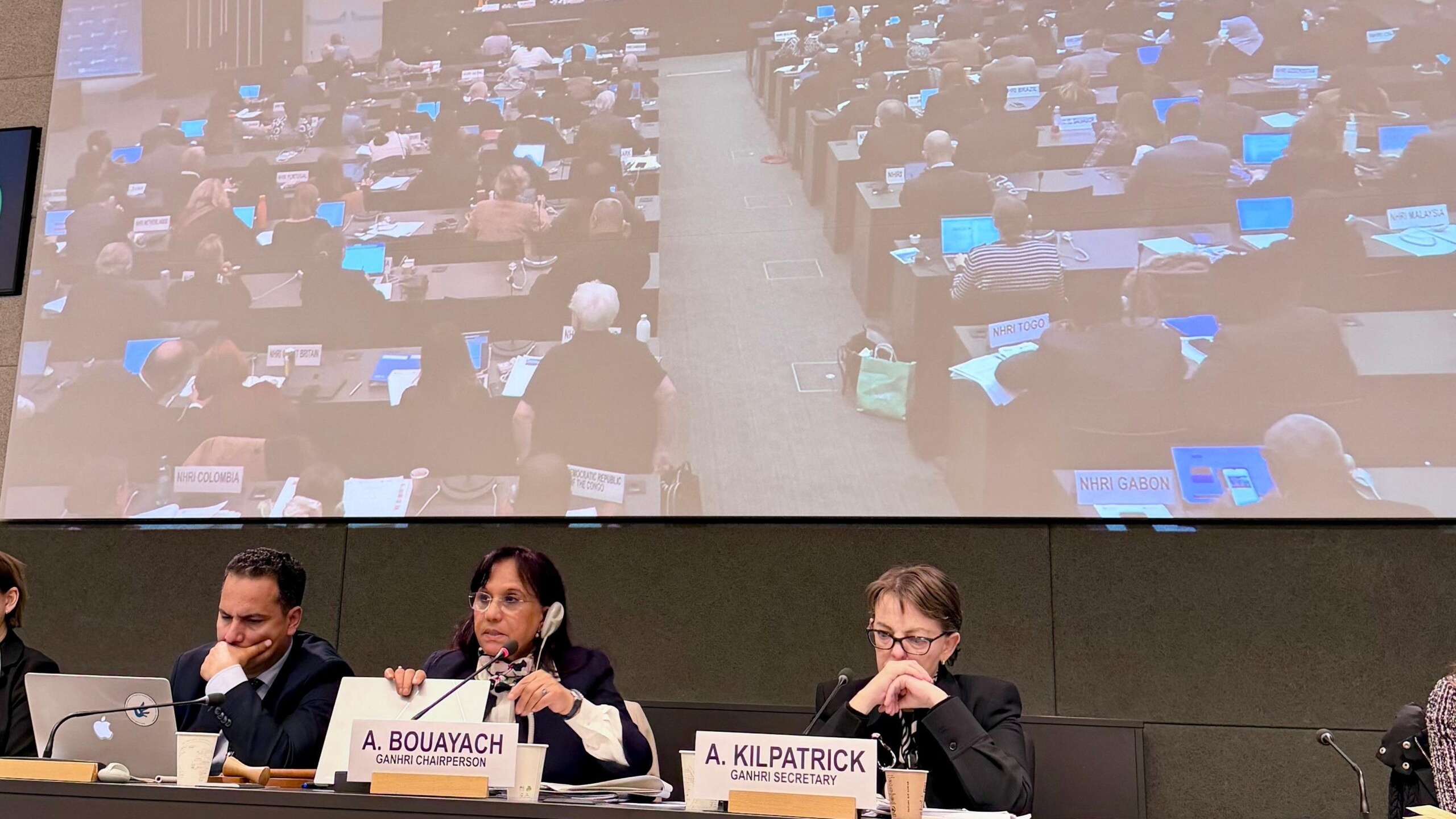 Migration : 148.000 étrangers et 50.000 régularisations, le CNDH présente son action à Genève