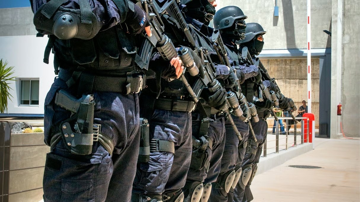 Démantèlement d’une cellule terroriste : 6 extrémistes arrêtés pour vols et cambriolages « légitimés » à Kénitra et Casablanca