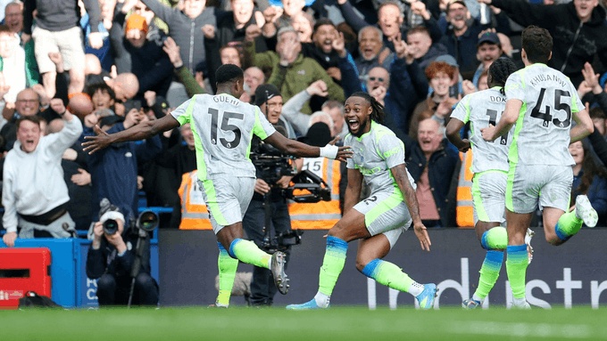 J32 PL : Manchester City, s’imposant face à Chelsea, se relance dans la course au titre