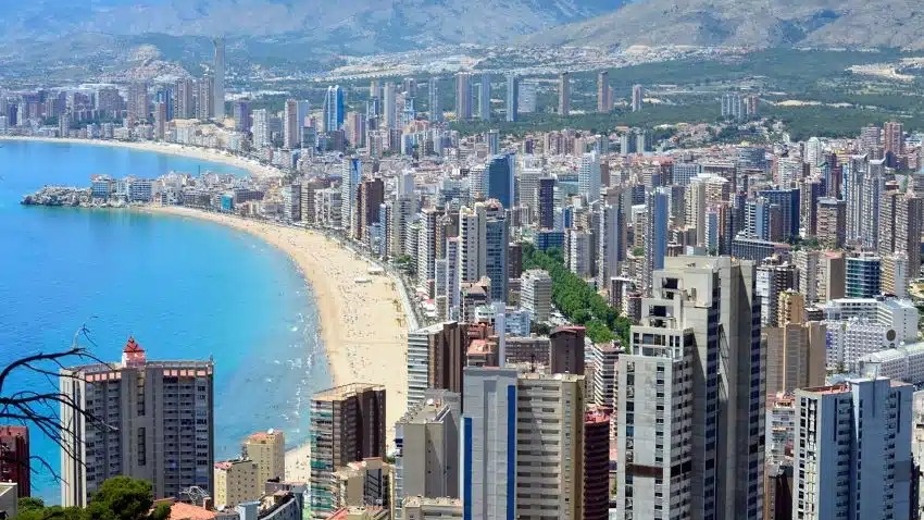 Immobilier en Espagne : les Marocains pèsent 7,7 % des achats étrangers, juste derrière les Britanniques 