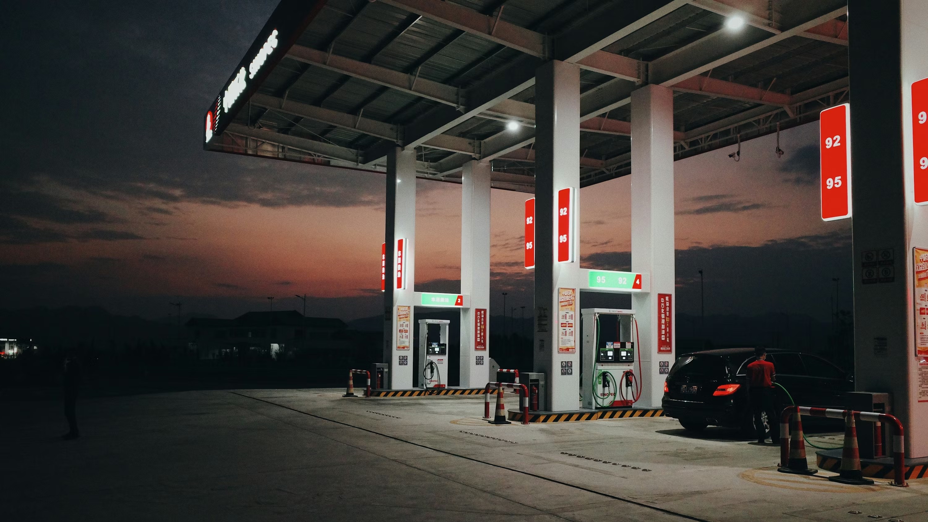 Hydrocarbures : Le baril flambe et le plein se plombe !