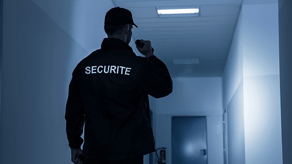 Agents de sécurité : vers une réduction du temps de travail à 8 heures par jour 