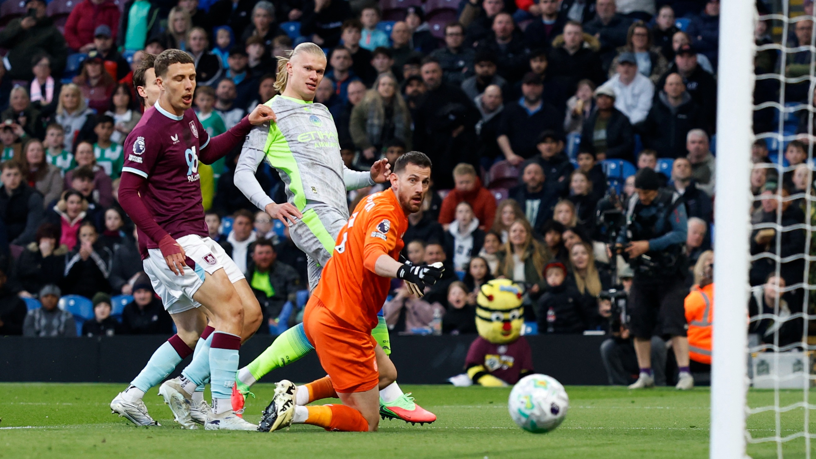 J33 PL : Manchester City prend la tête après une courte victoire à Burnley