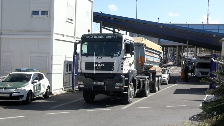 Sebta : 130 camions de sable et gravier importés depuis le Maroc