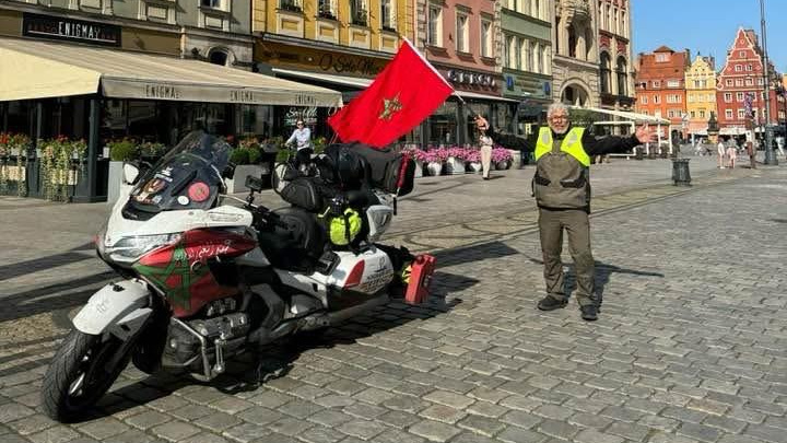 Entre passion du motocyclisme international et hommage à un voyageur explorateur marocain hors du commun