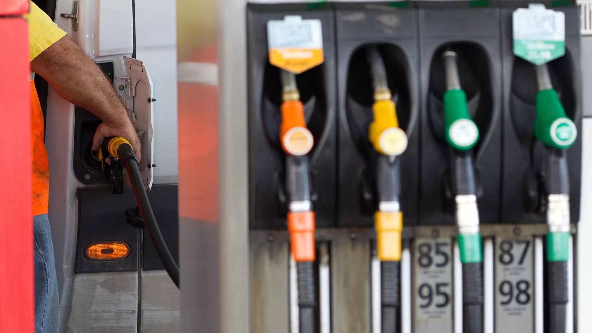 Hausse des prix du carburant : l’informel, refuge ou danger pour le Marocain ? 