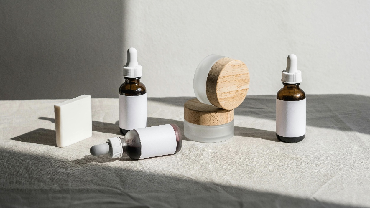 Cosmétiques de luxe : le Conseil de la concurrence ouvre une consultation sur les engagements des opérateurs