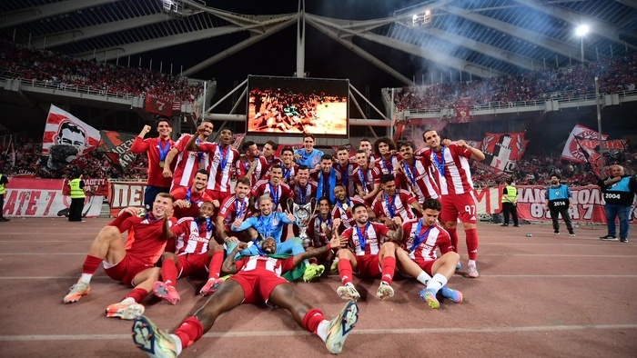 Ayoub El Kaabi offre la coupe de Grèce à l’Olympiakos