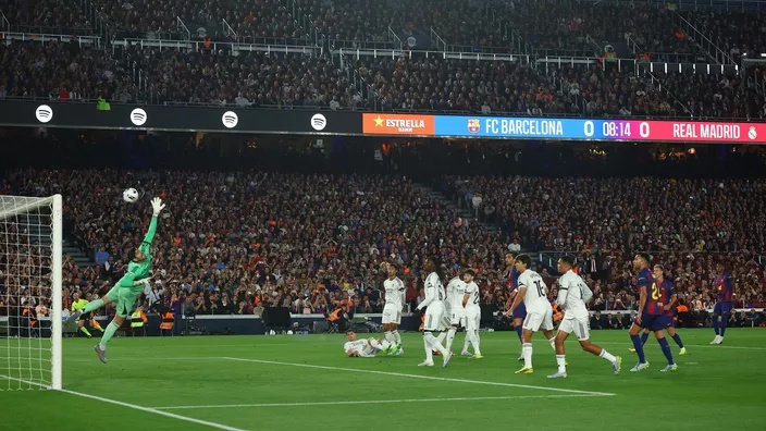 Liga : endeuillé , le Barça s’offre le Clasico et le titre 25-26