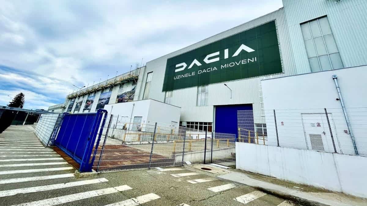Inflation record et incertitudes politiques en Roumanie : Dacia ajuste sa stratégie et réduit ses investissements