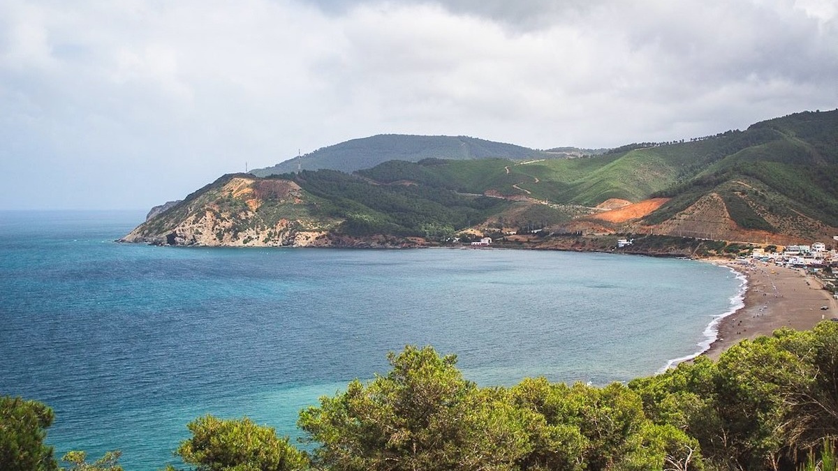 Deux Français portés disparus après le naufrage de leur catamaran au large de Tanger