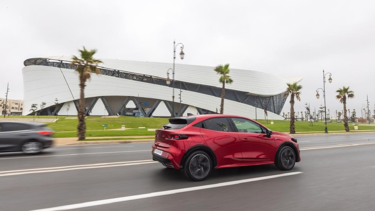 Citadine premium : Renault Clio 6 , nouvelle génération, nouveau cap