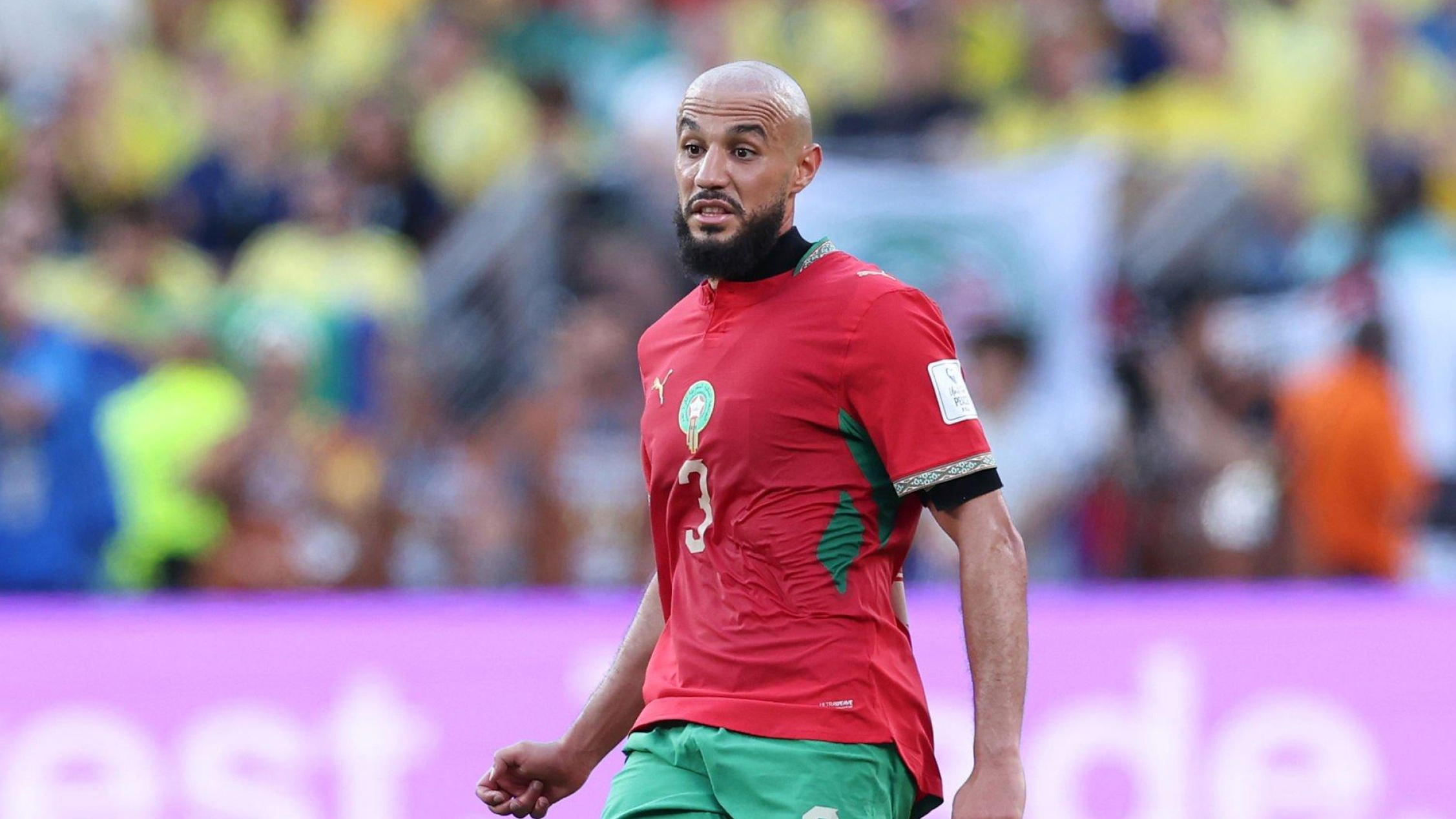 Portrait d’un lion : Noussair Mazraoui, l’itinéraire d’un guerrier des flancs devenu pilier des Lions de l’Atlas