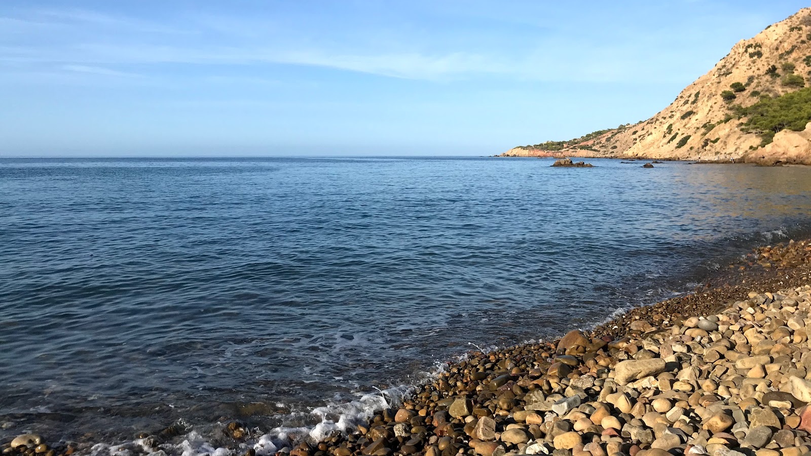 Plage de Torres (Al Hoceïma) : Chronique d’un littoral préservé entre montagne et Méditerranée