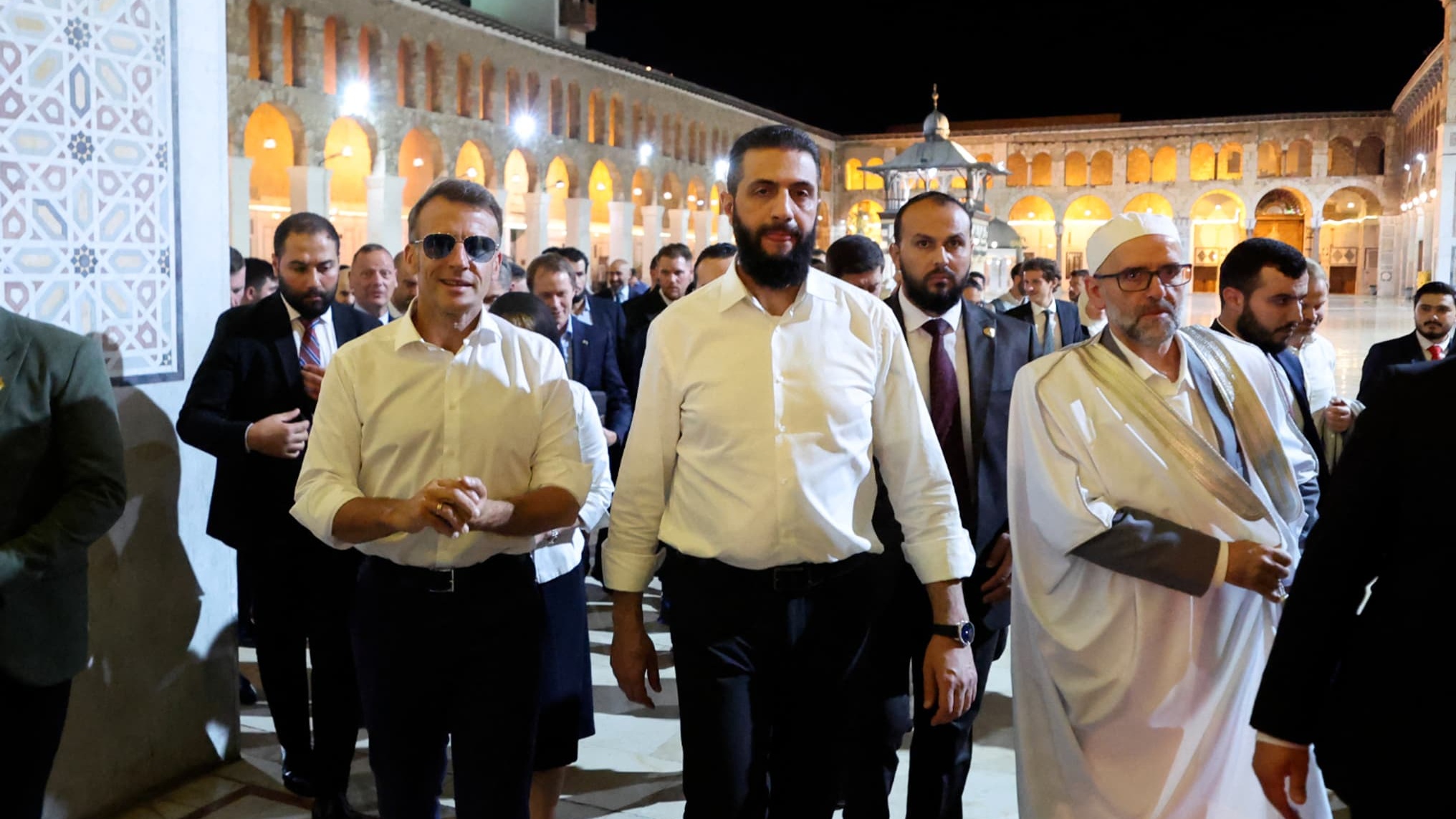 Syrie : La visite de Macron perturbée par des explosions à Damas 