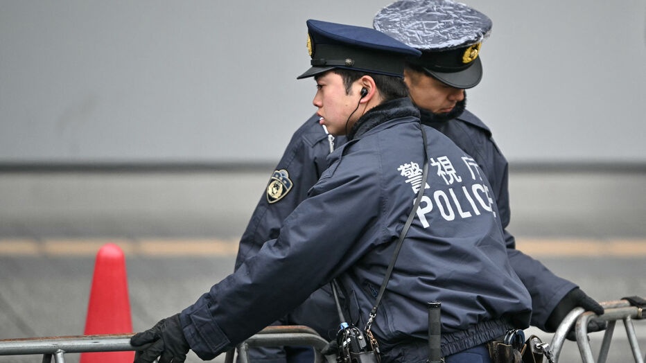 Un Japonais survit à sa chute, tuant une femme