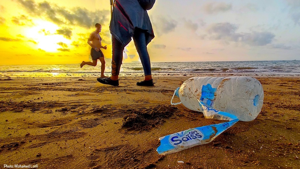 Une bouteille lancée au bord de la mer!