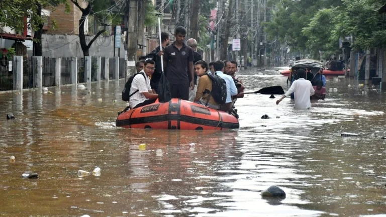 Inde : Inondations et glissements de terrain