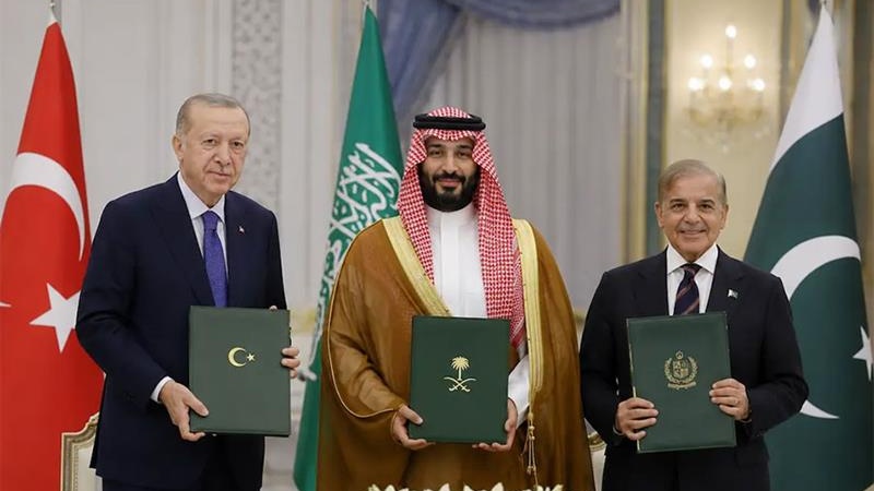 La Turquie, l'Arabie Saoudite et le Pakistan signent un pacte de défense mutuelle 