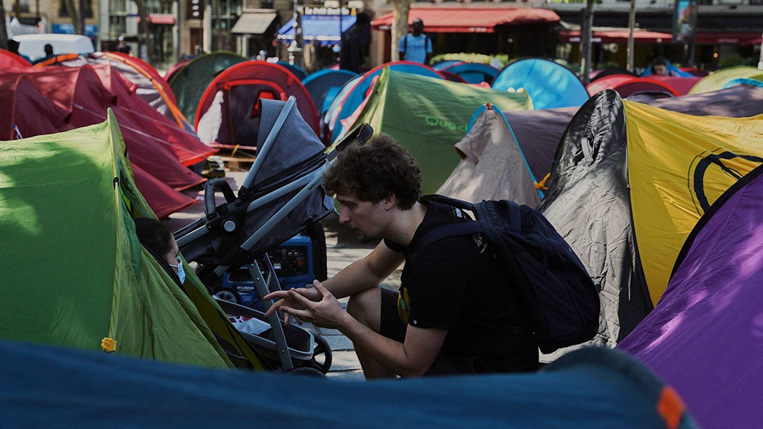 France : Évacuation des sans-abri du parvis du Samusocial de Paris