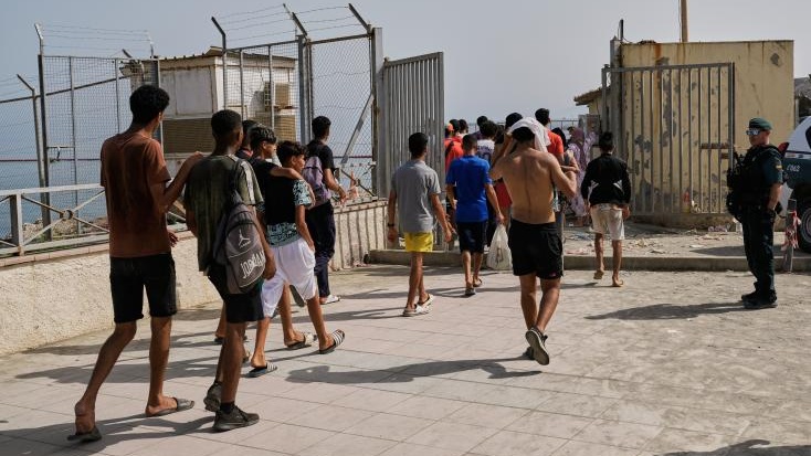 Crise migratoire : Pedro Sánchez pointe du doigt la Russie et Israël 