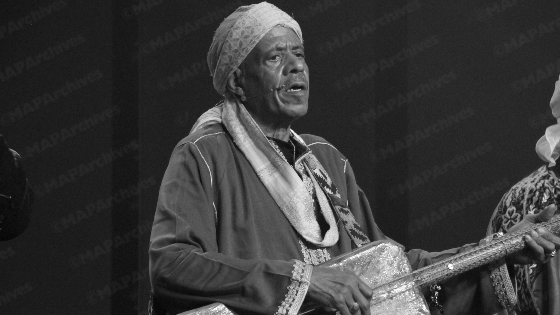 Décès de l’artiste Aziz Bakbou, grande figure de l’art gnaoui