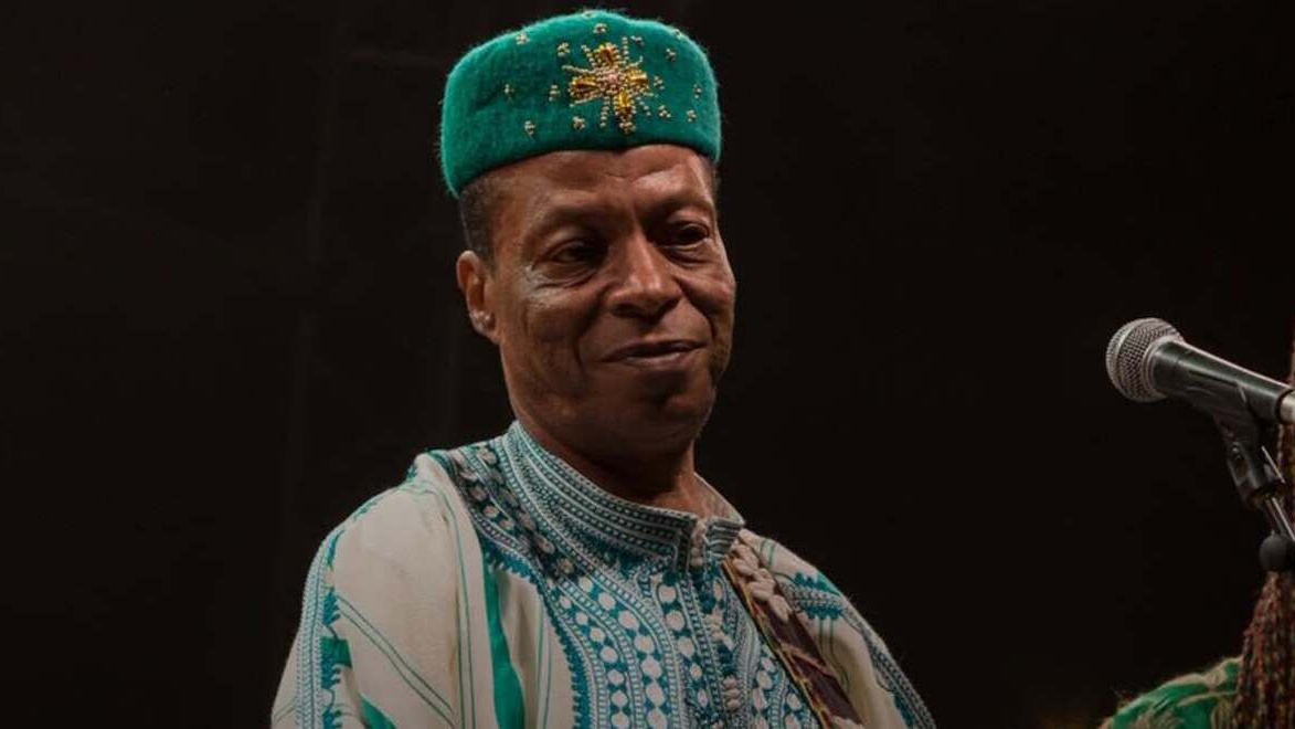 Décès de l’artiste Aziz Bakbou, grande figure de l’art gnaoui