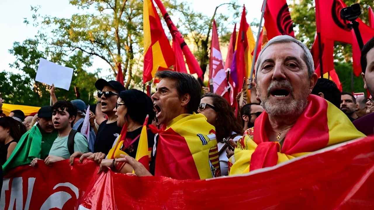 Crise migratoire : des manifestations en Espagne au goût d’extrême droite