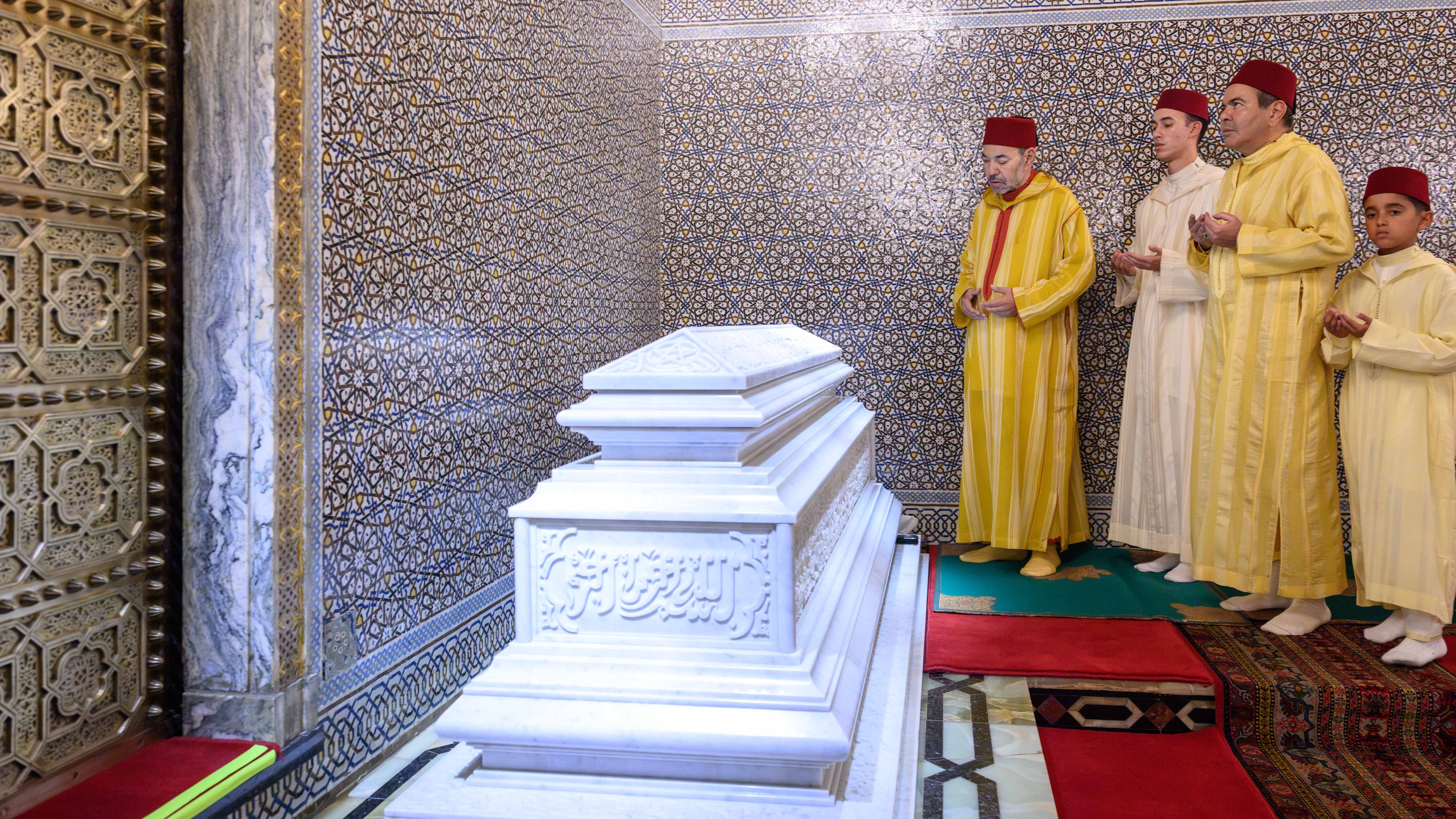SM le Roi préside une veillée religieuse à l'occasion du 28e anniversaire de la disparition de Feu SM le Roi Hassan II