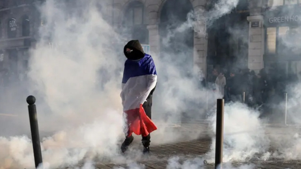 Violences en France : "De nouveaux couvre-feux" mardi soir 