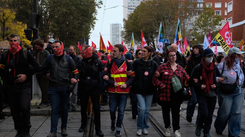 L’intersyndicale en France menace d’une grève générale