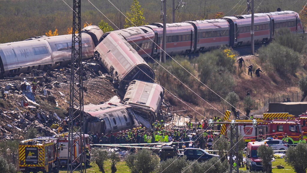 Collision de trains à grande vitesse en Espagne : au moins 31 morts et 80 blessés  (bilan provisoire)