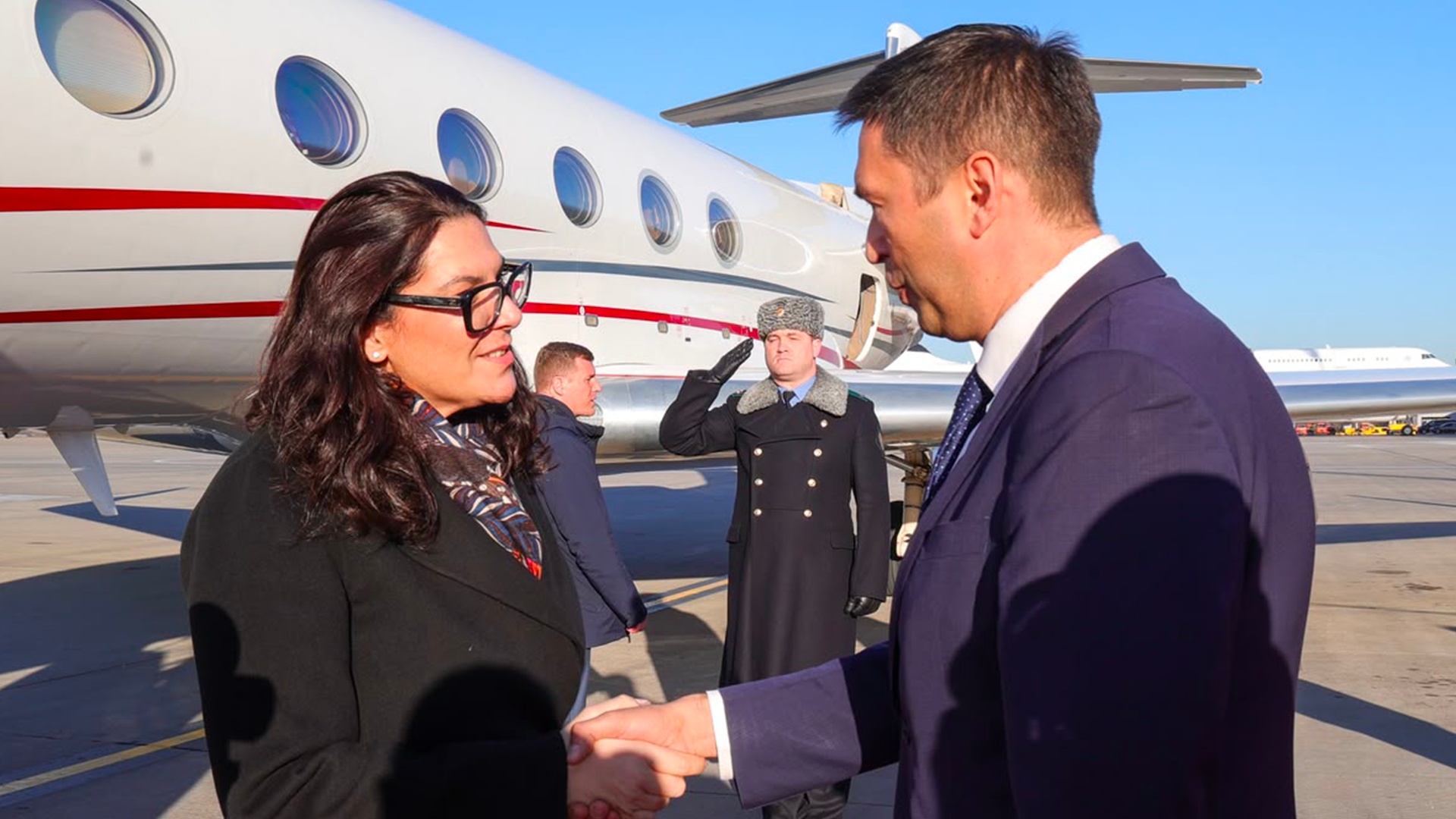 Arrivée à Moscou de F.Z El Mansouri pour représenter SM le Roi au 3e Sommet Russie-Afrique