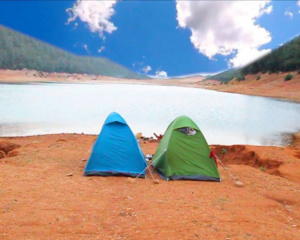 Un camping permanent au lac d’Aguelmam Azegza