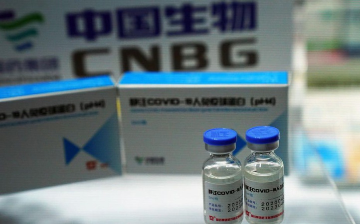 Les laboratoires chinois exposent leurs vaccins à Pékin