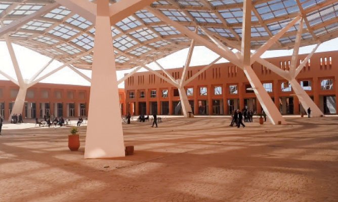 Les défis de l’éducation en Afrique au centre d’une conférence de l’UM6 et l’AUI