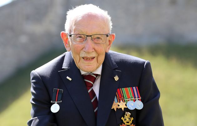 L'ancien combattant britannique Tom Moore décède à l'âge de 100 ans des suites de Covid-19