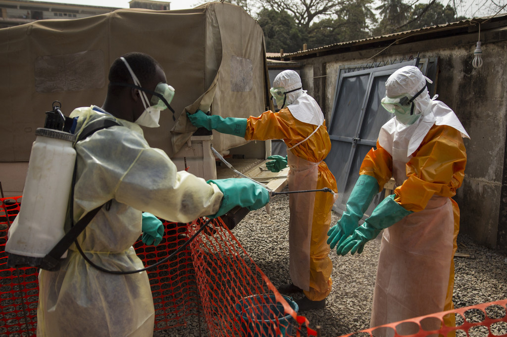 Ebola : six pays placés en « alerte urgente »